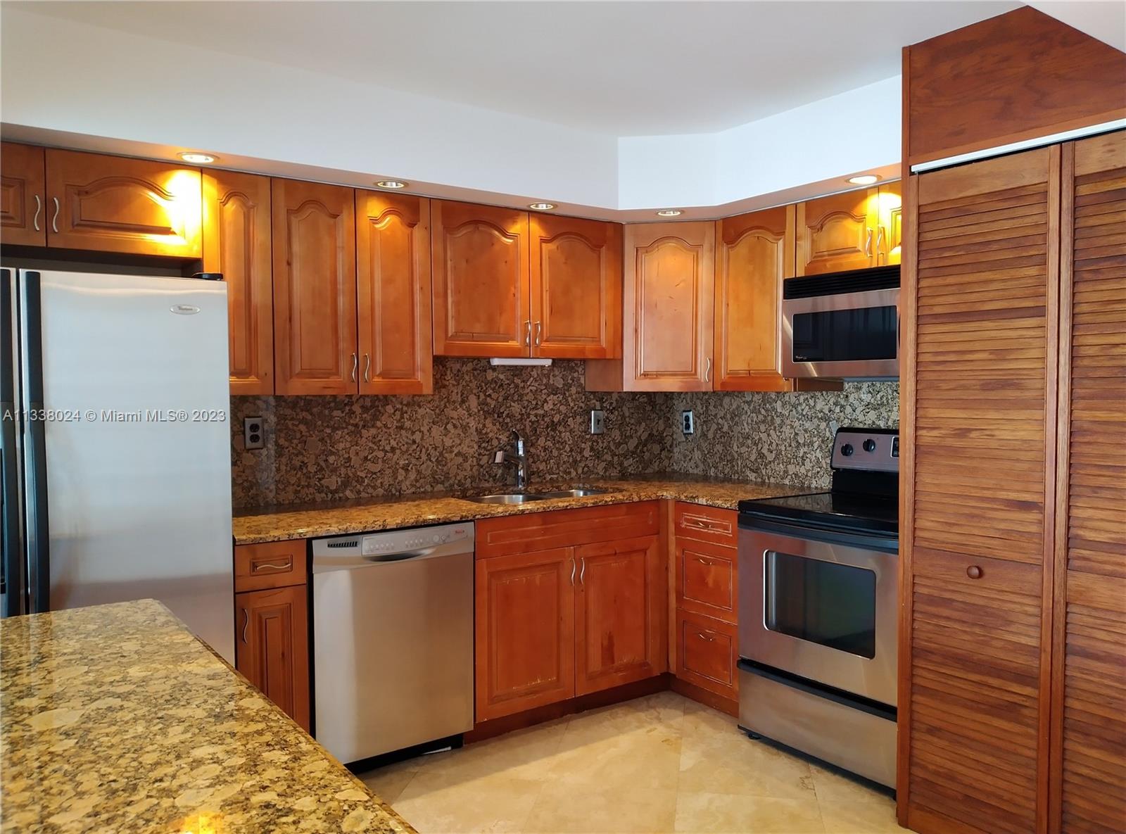 BRICKELL PLACE CONDO - Residential