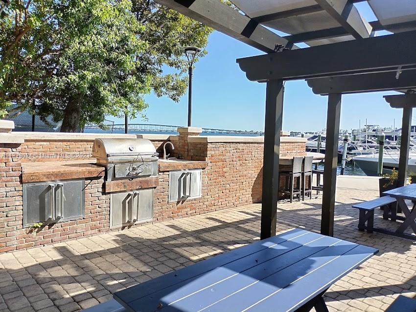 BRICKELL PLACE CONDO - Residential