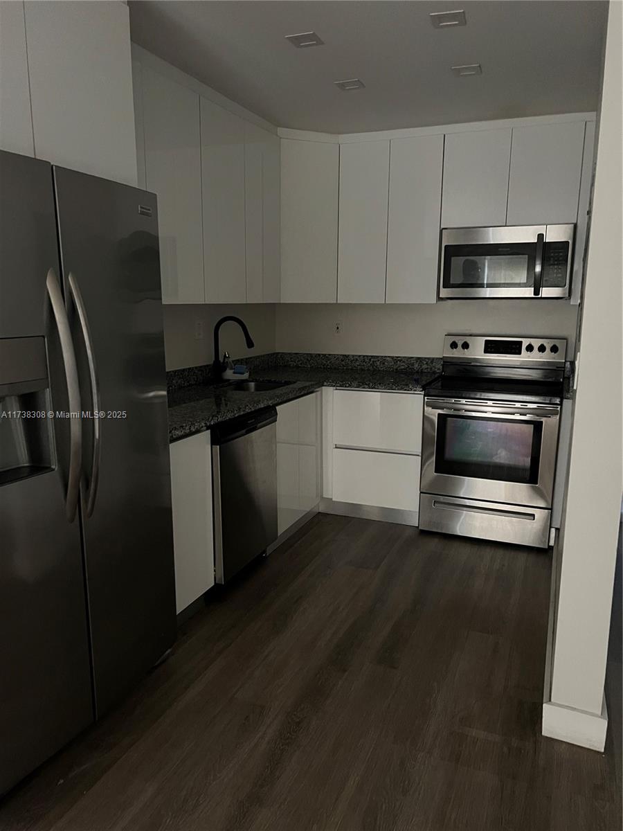 Rental Property at 17150 Ne 23rd Ave 3, North Miami Beach, Miami-Dade County, Florida - Bedrooms: 2 
Bathrooms: 1  - $2,300 MO.