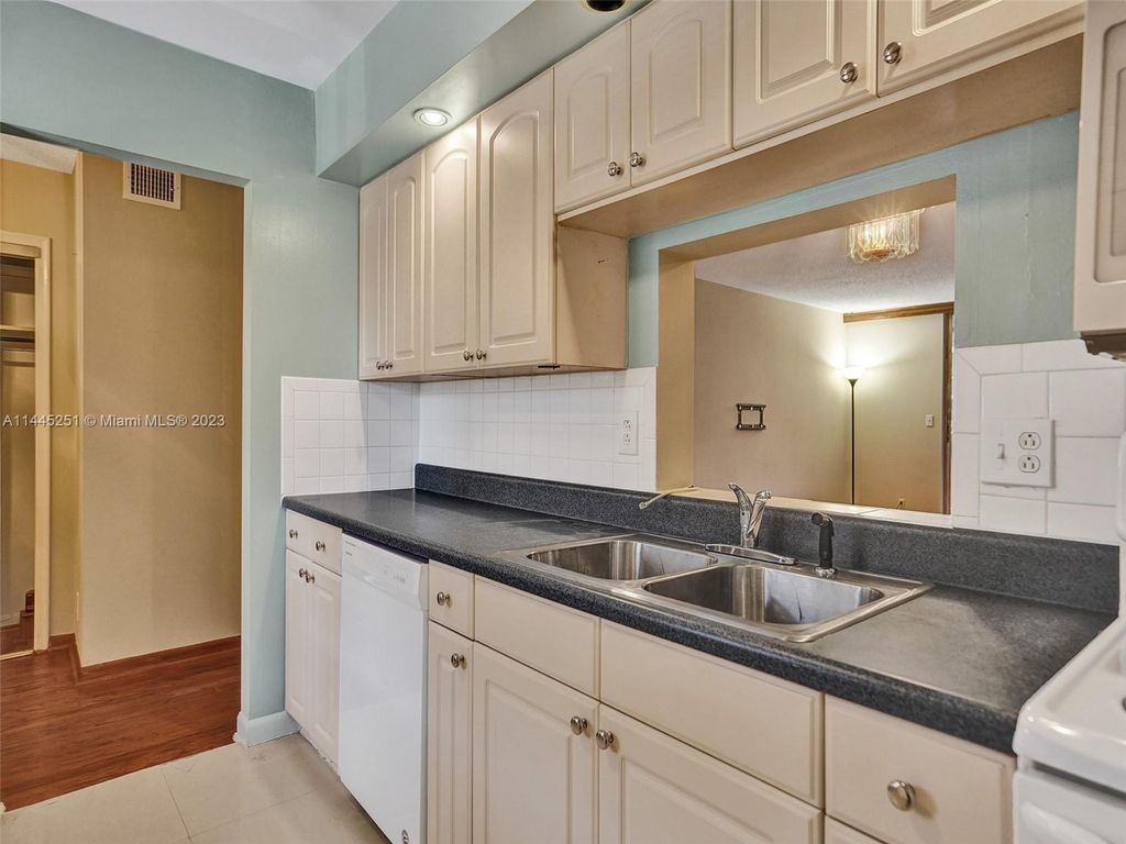 Photo of 610 NE 12th Ave #207, Hallandale Beach, FL 33009 (MLS # A11445251)