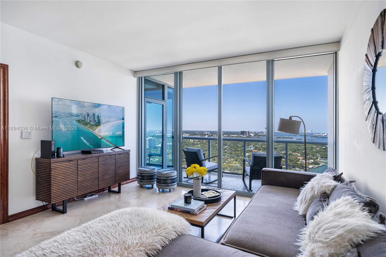BLUE CONDO - Residential Lease