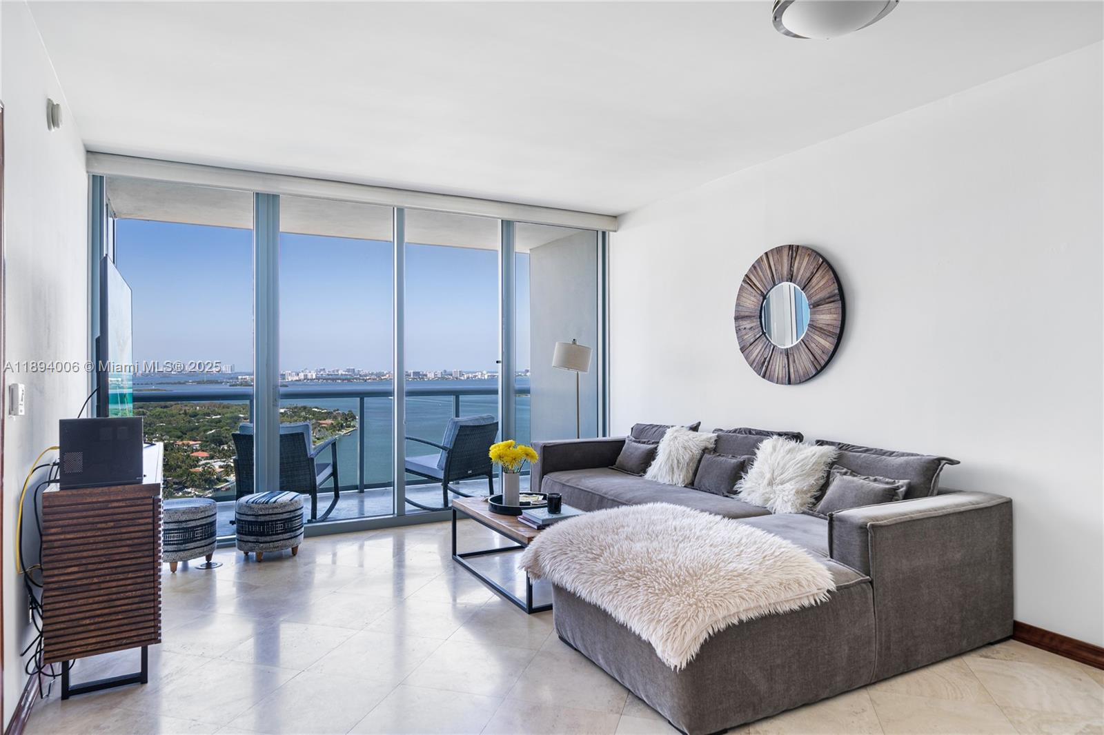 BLUE CONDO - Residential Lease