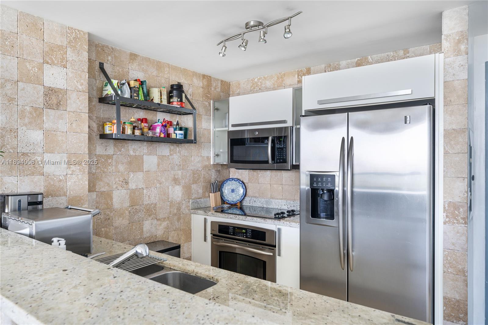 BLUE CONDO - Residential Lease