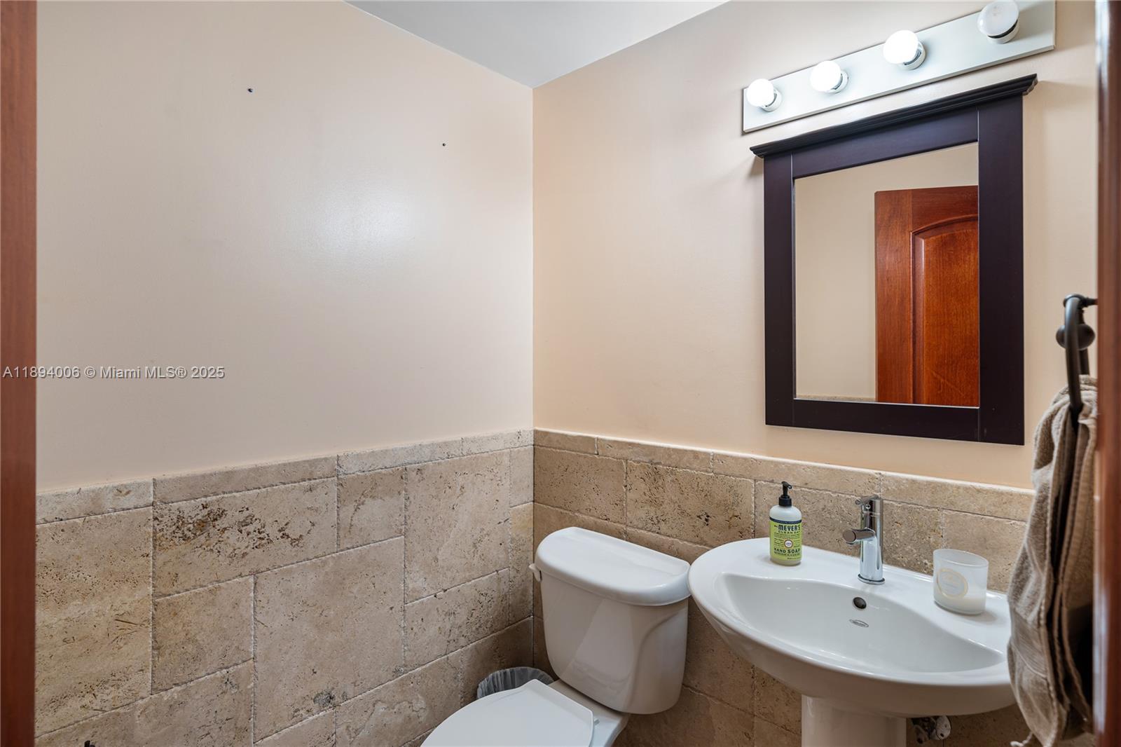 BLUE CONDO - Residential Lease