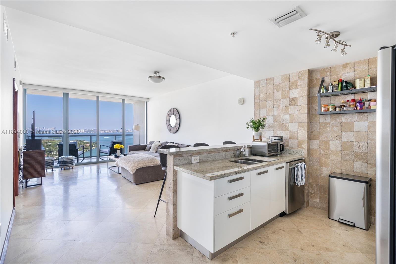BLUE CONDO - Residential Lease