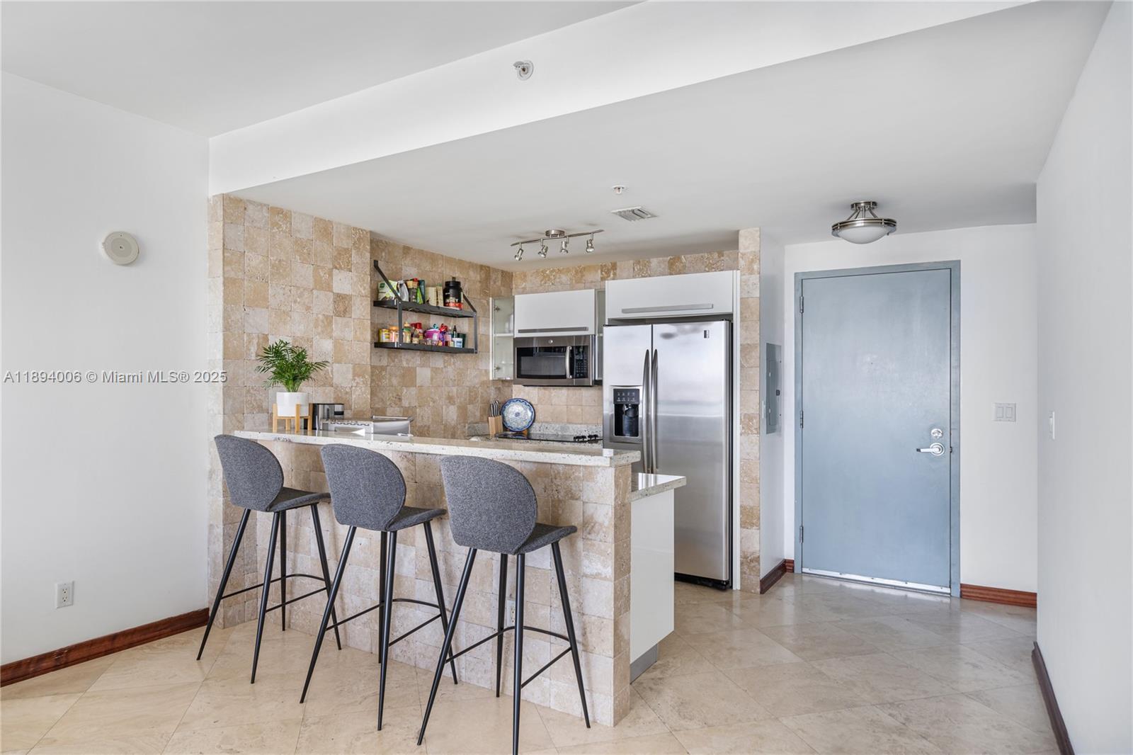 BLUE CONDO - Residential Lease