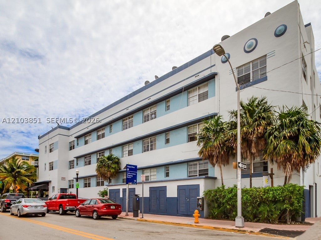 1360 Collins Ave 302