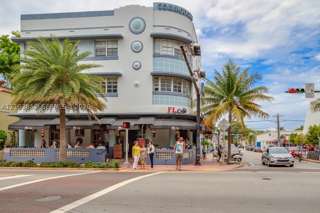 1360 Collins Ave 302