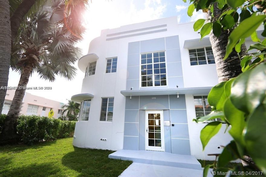 Charming 1 bedroom and 1 bath fully furnished in the Morrison Condo, steps away from Lincoln rd and the Beach. Wood floor through-out, separated kitchen with stainless steel appliances, washer/dryer in the unit and electric water heater. 
Impact windows throughout with abundant natural light. Gated Art Deco building in a fantastic location! LOW MAINTENANCE - call agent for a showing      !!!CASH ONLY!!!