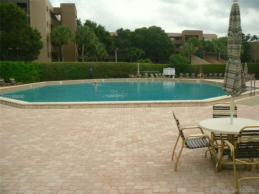 EXCELLENT CONDITION WELL KEPT CONDO 2BEDROOMS, TWO BATHS. SENIOR CITIZEN RESORT TYPE LIVING. MANY AMENITIES, POOL, GYM, CLUB HOUSE, BINGO, TENNIS, JOG PATH, BILLARD, JACUZZI, SAUNA, FREE BUS SERVICE, LIBRARY,RACQUETBALL,. PEACE FULL SECURED GATED COMMUNITY. NEAR MEMORIAL HOSPITAL. PEMBROKE LAKES MALL SHOPPING, RESAURANTS, NEAR HIGHWAYS. NO PETS, NO CHILDREN UNDER 18, NO RENTALS. COME SEE TO APPRECIATE.