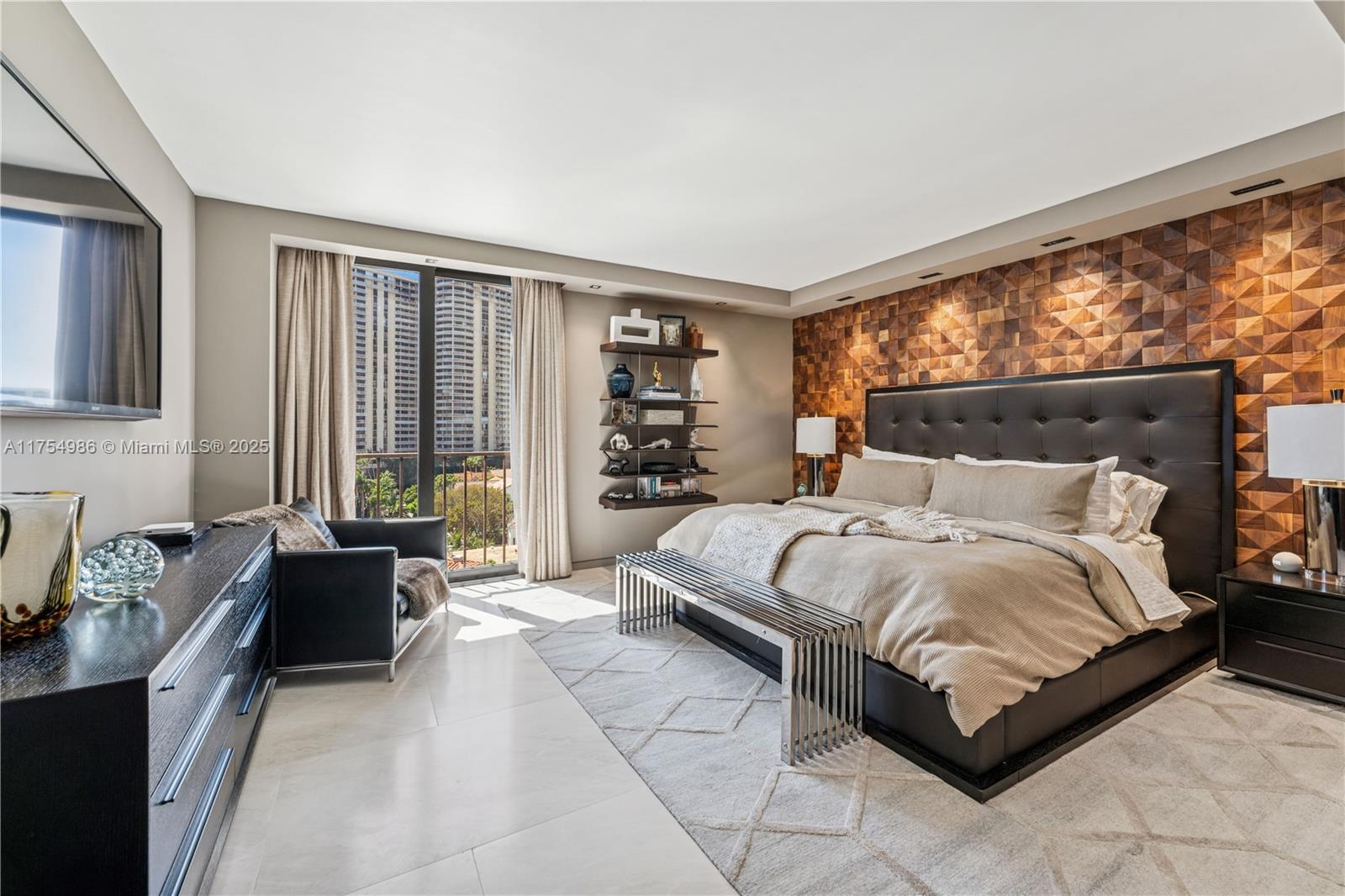 TURNBERRY ISLE SOUTH COND - Residential