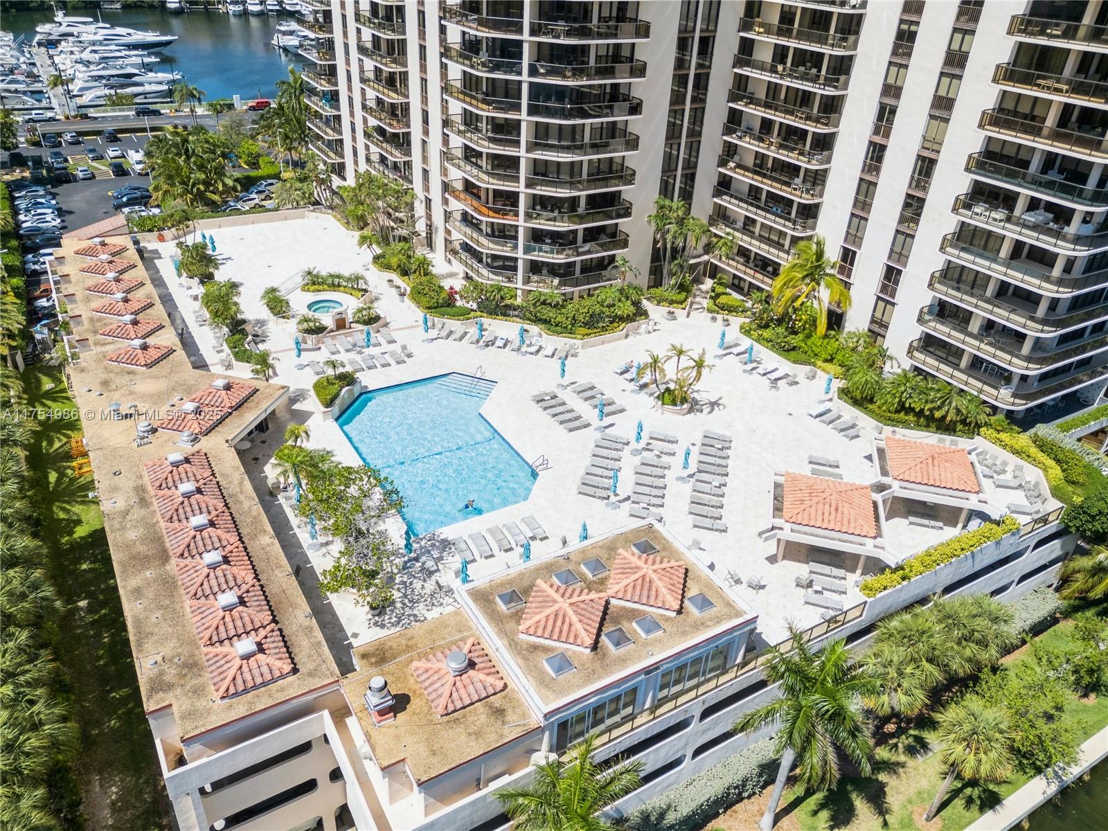 TURNBERRY ISLE SOUTH COND - Residential