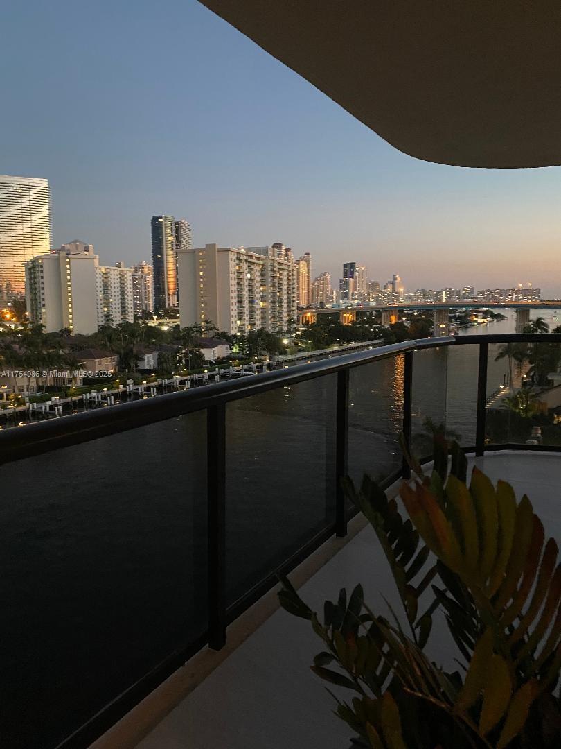 TURNBERRY ISLE SOUTH COND - Residential