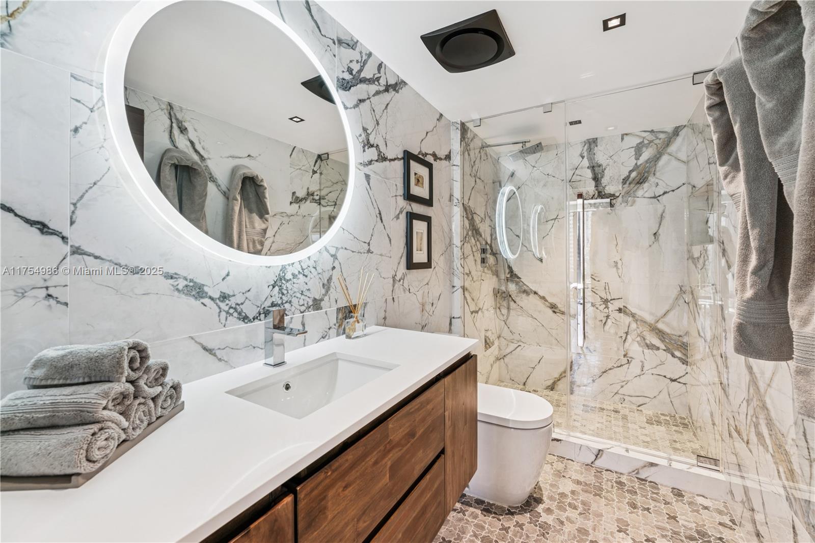 TURNBERRY ISLE SOUTH COND - Residential