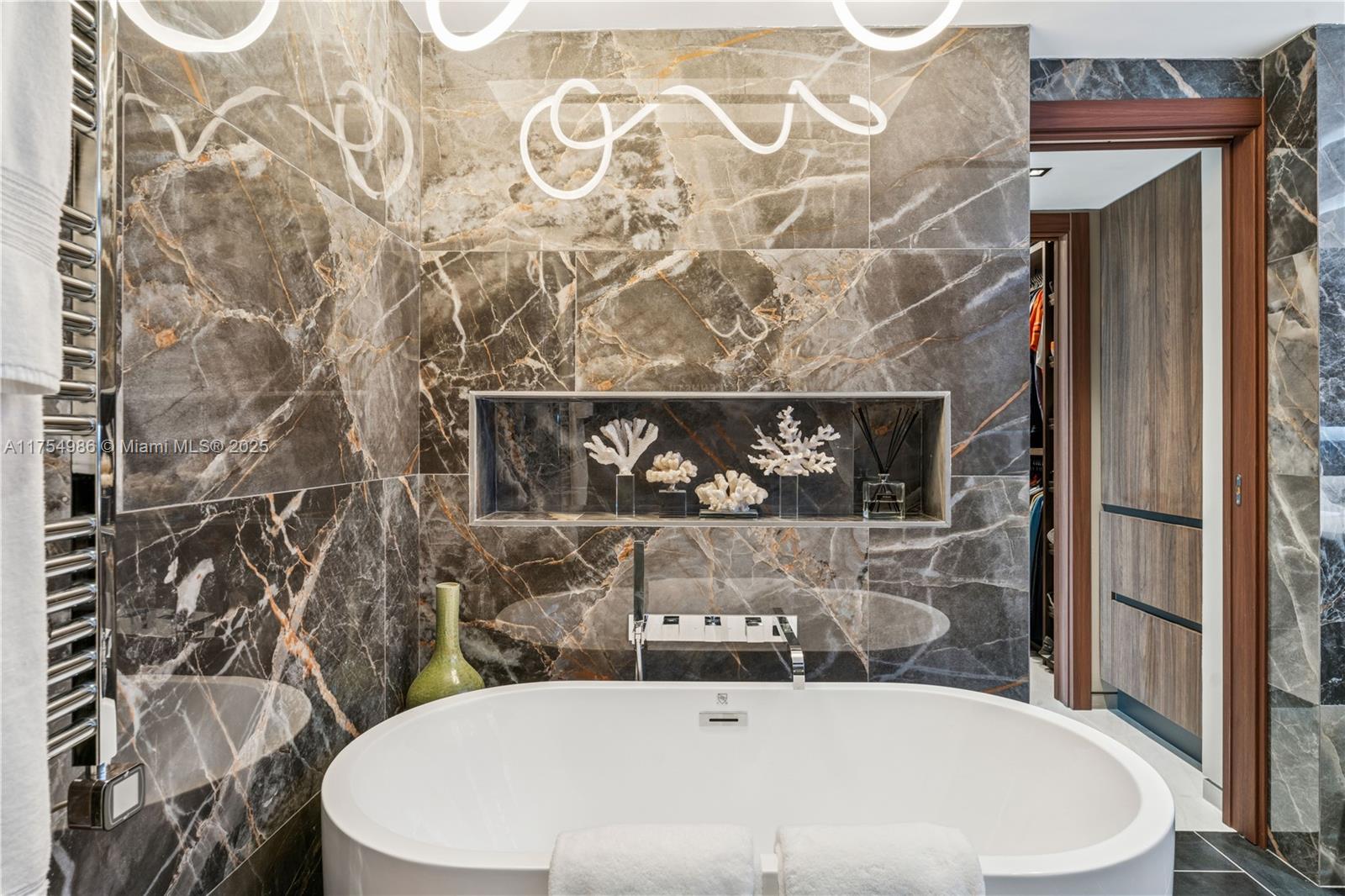 TURNBERRY ISLE SOUTH COND - Residential