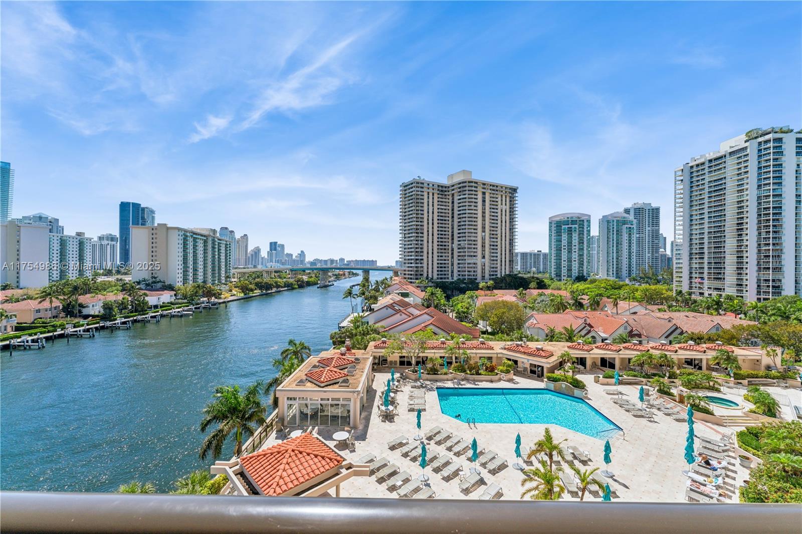 TURNBERRY ISLE SOUTH COND - Residential