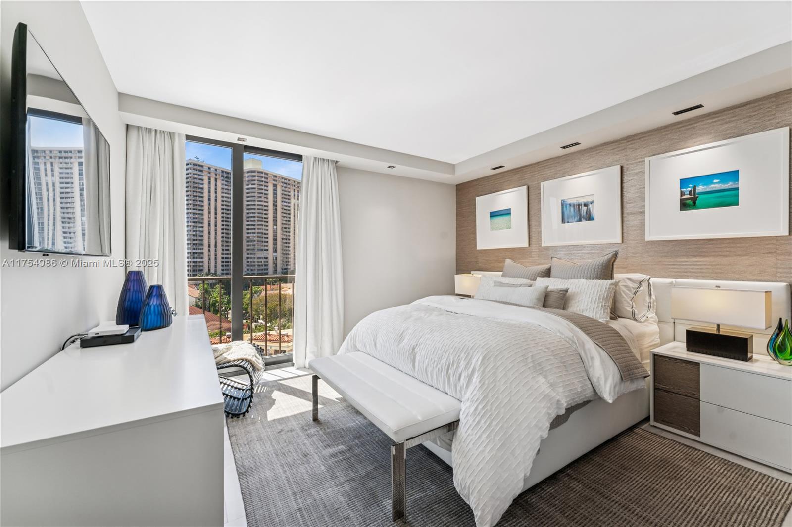 TURNBERRY ISLE SOUTH COND - Residential