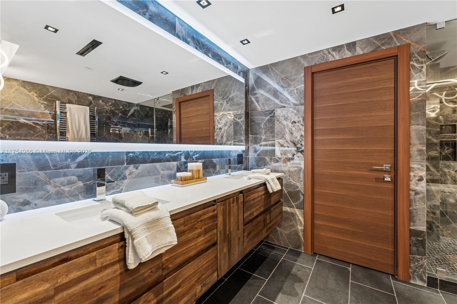 TURNBERRY ISLE SOUTH COND - Residential