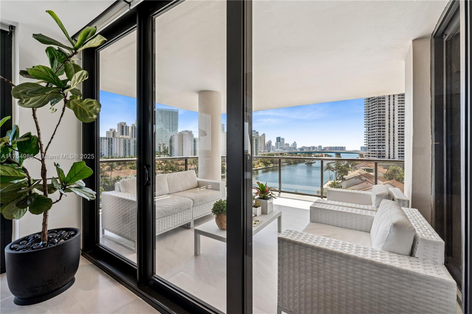 TURNBERRY ISLE SOUTH COND - Residential