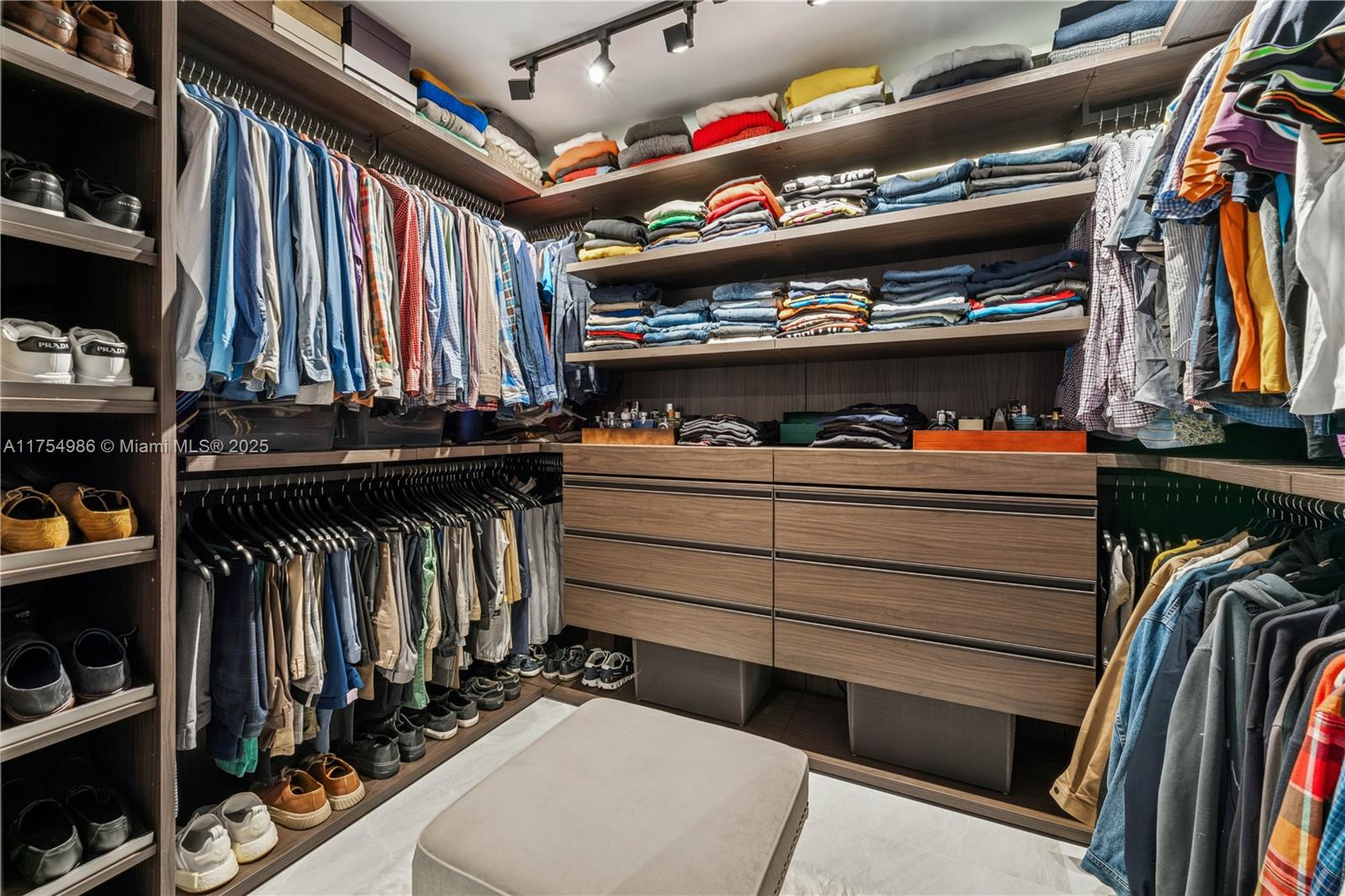 TURNBERRY ISLE SOUTH COND - Residential