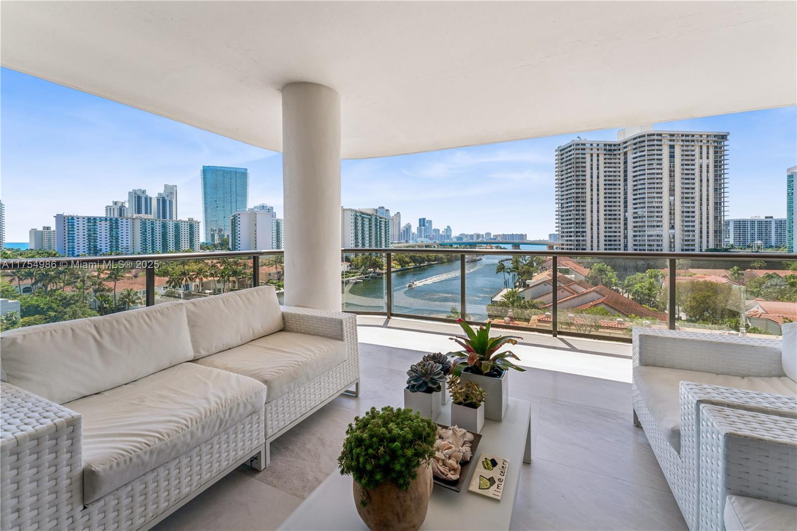 TURNBERRY ISLE SOUTH COND - Residential