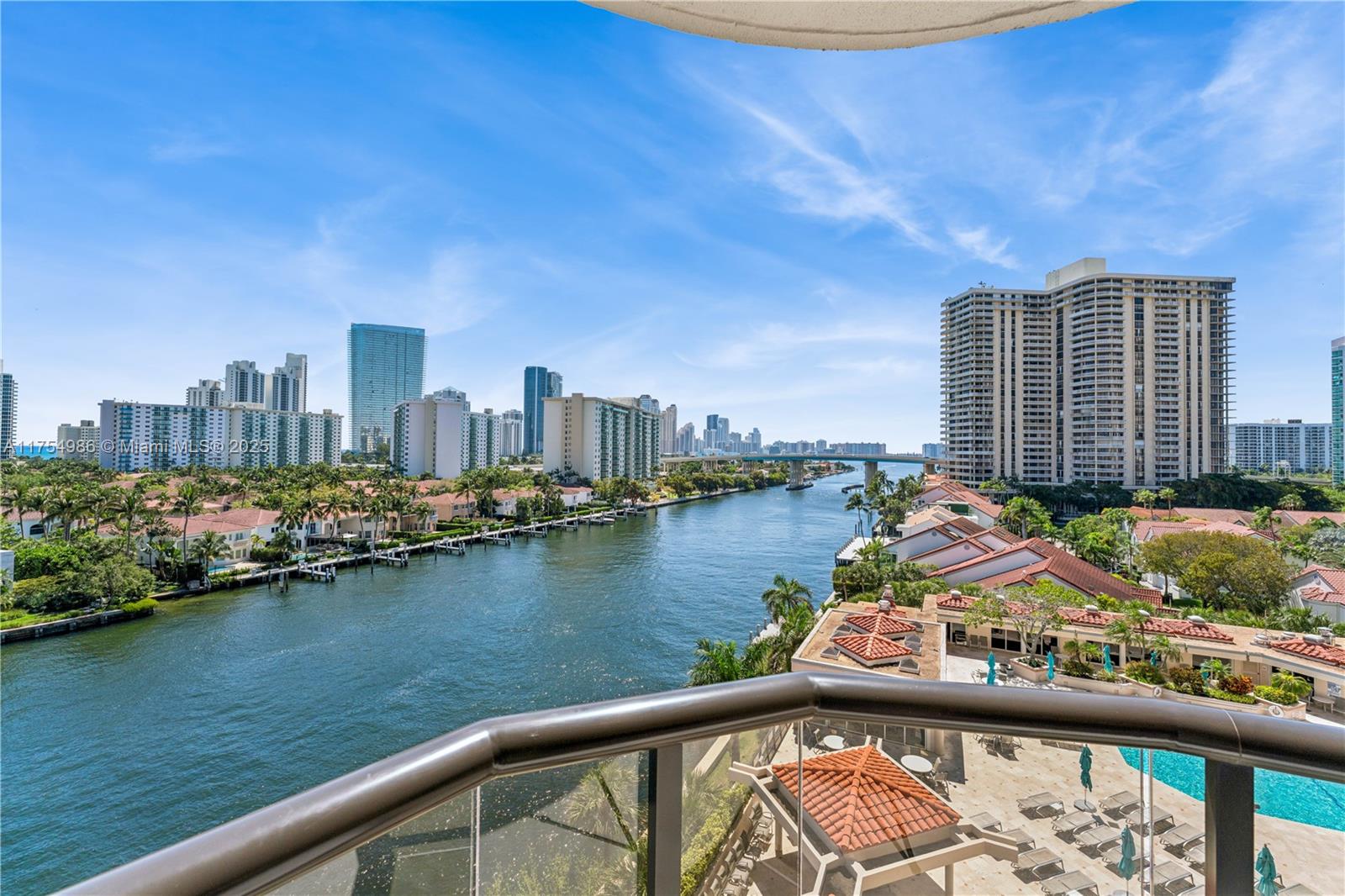 TURNBERRY ISLE SOUTH COND - Residential