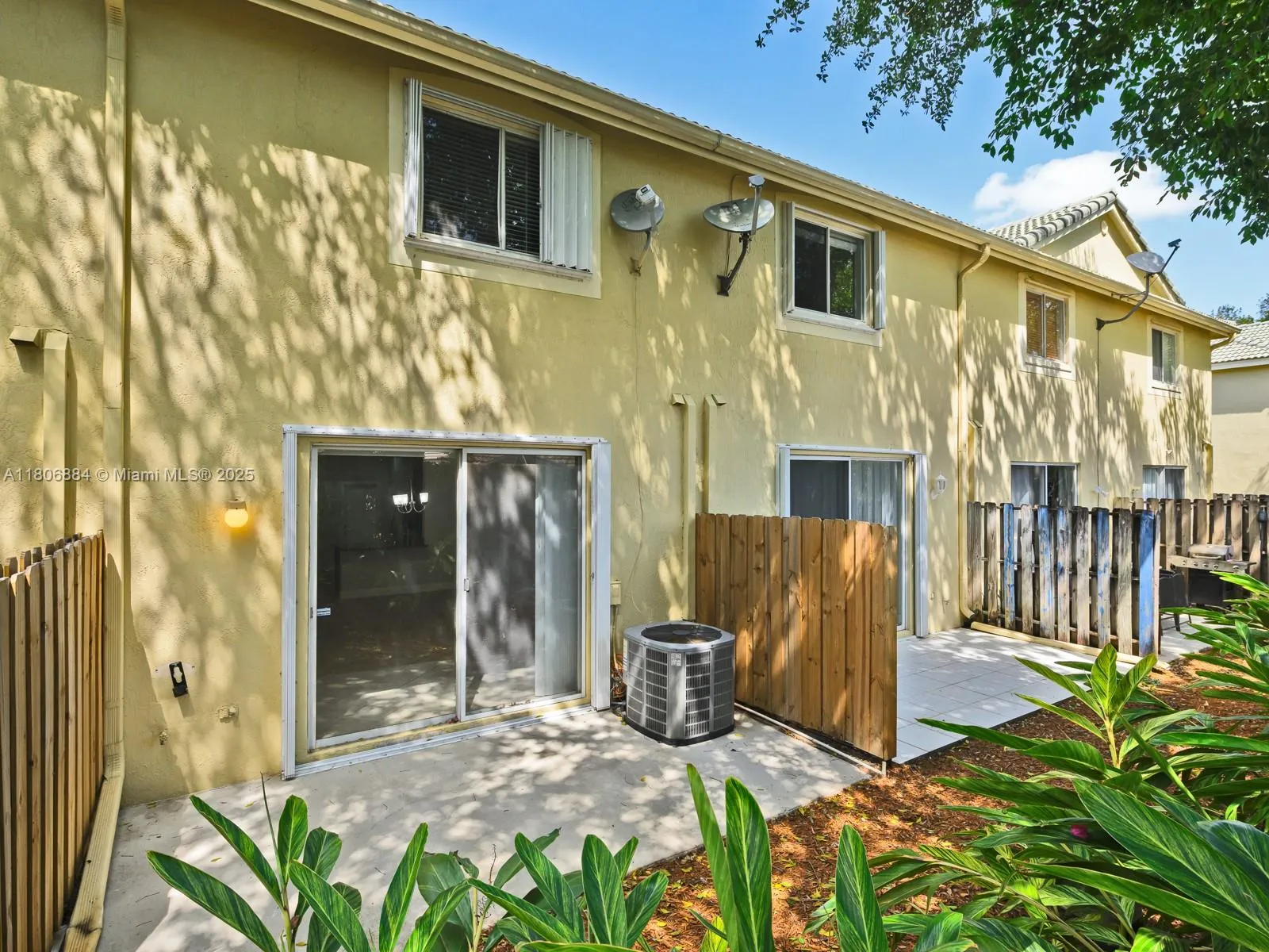 Weston, Florida 33327, United States, 2 Bedrooms Bedrooms, ,3 BathroomsBathrooms,Residential,Active,136099
