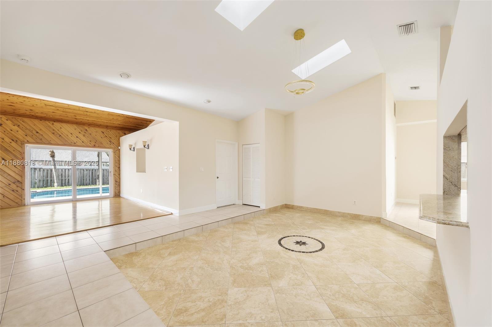 HOLLYWOOD BEACH PARK - Residential