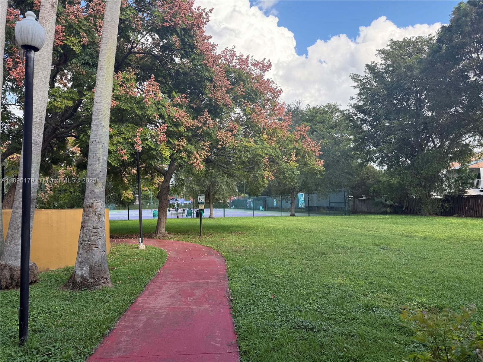 THE COURTS AT KENDALL CON - Residential Lease