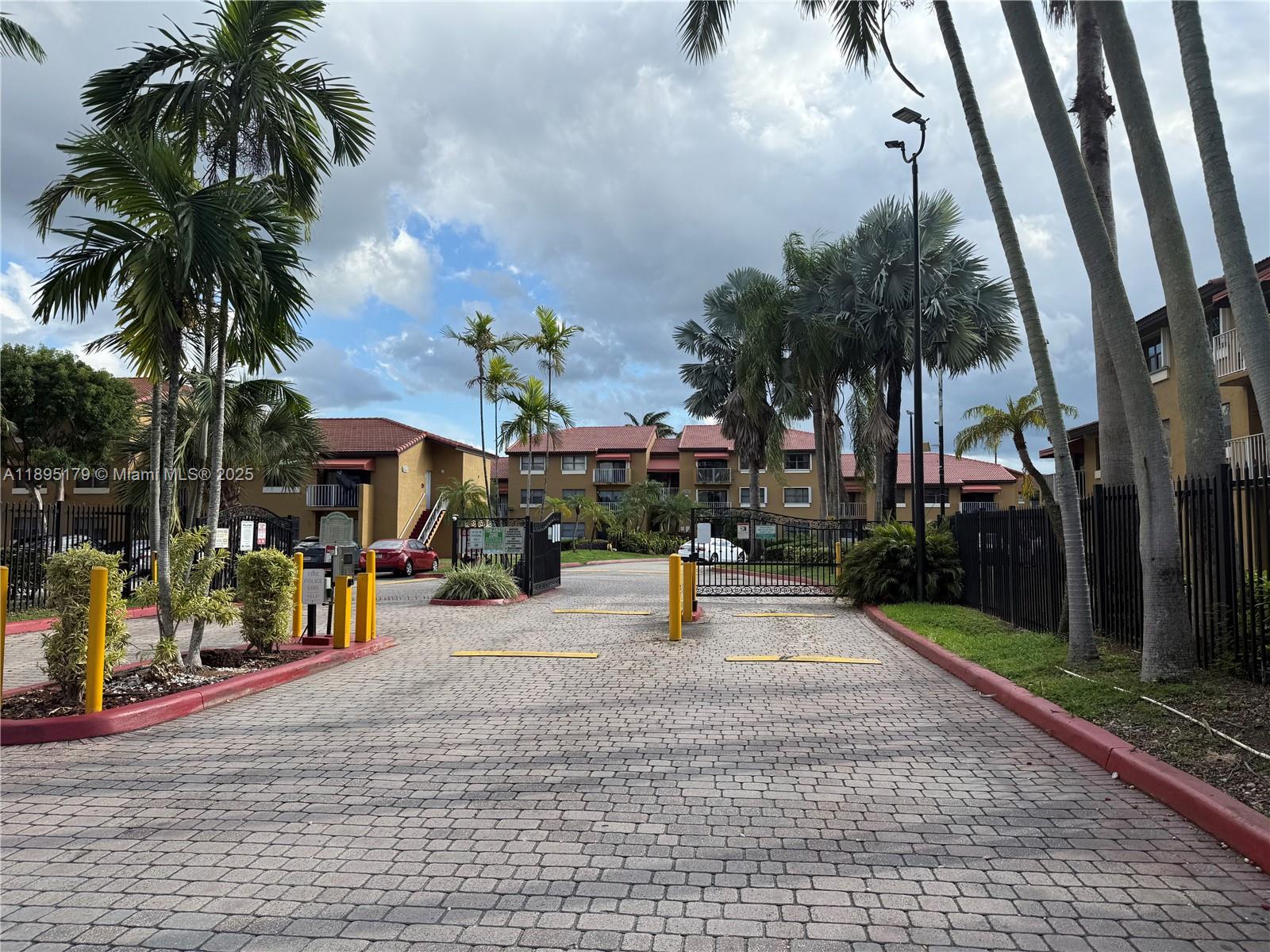 THE COURTS AT KENDALL CON - Residential Lease