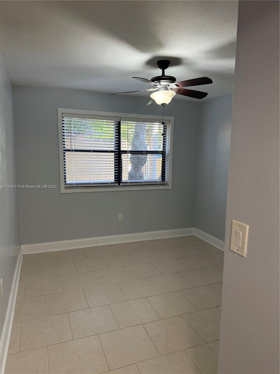 THE COURTS AT KENDALL CON - Residential Lease