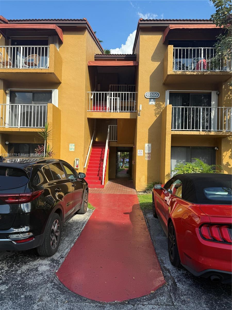 THE COURTS AT KENDALL CON - Residential Lease