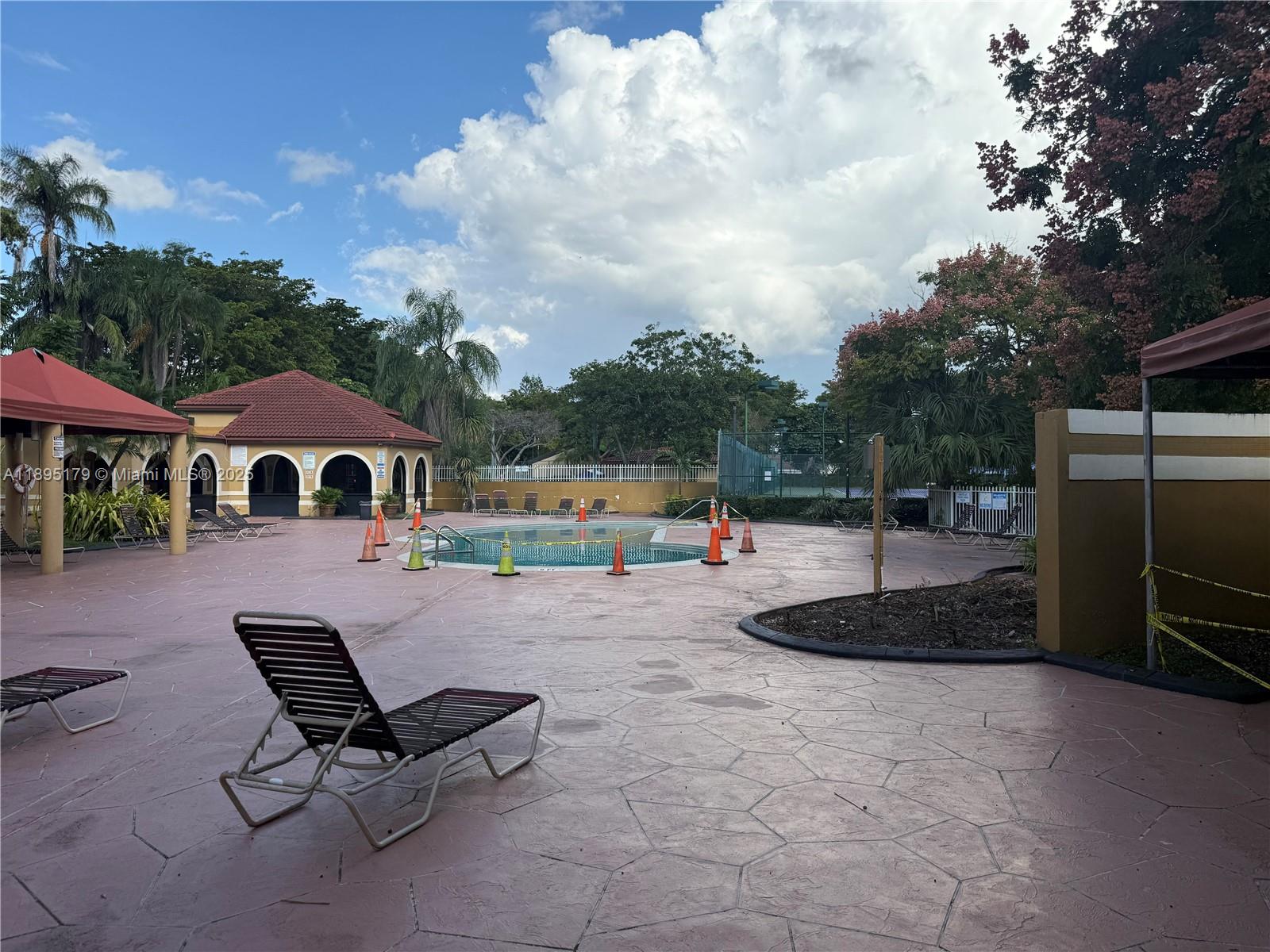 THE COURTS AT KENDALL CON - Residential Lease