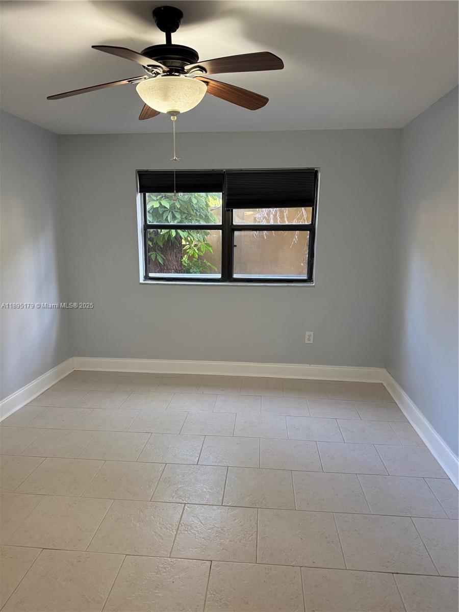 THE COURTS AT KENDALL CON - Residential Lease