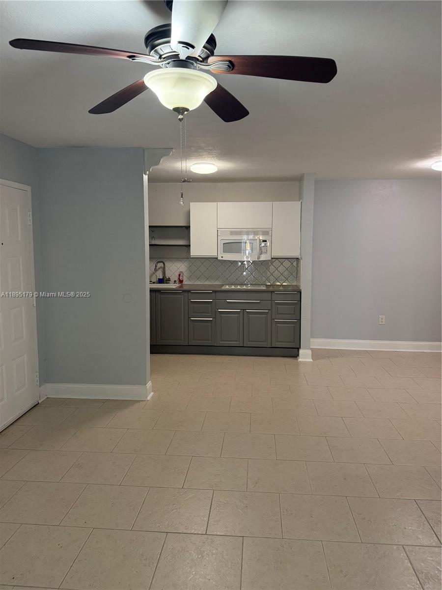 THE COURTS AT KENDALL CON - Residential Lease