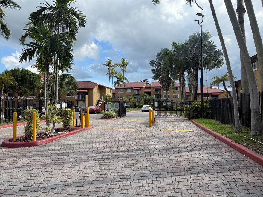 Beautiful apartment located in a gated community which only has access with Gate Code or by communicating directly with the owner to allow access. The apartment has 2 bedrooms, two bathrooms, living room, dining room, kitchen, balcony and a parking space for one car. The apartment is located in a strategic location within the condominium as it is a few steps from the club house which has a large swimming pool and two newly remodeled tennis courts, plus green areas around, in addition to this the condominium offers two more pools, playgrounds for children, and gym. It is just a few minutes away from several well known supermarkets, shops and restaurants. This area has A+ schools, schools like Kendale lake elementary school and one of the most recognized universities in Miami Dade College.