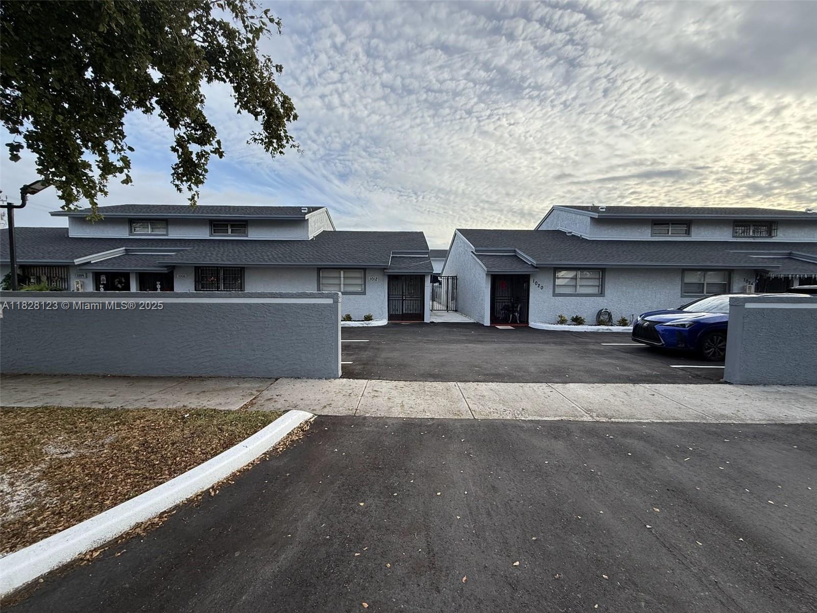 1012 W 79th St 1012