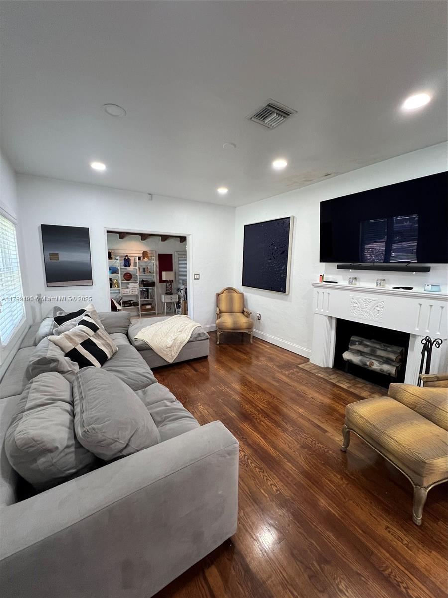 Rental Property at 314 Romano Ave None, Coral Gables, Broward County, Florida - Bedrooms: 2 
Bathrooms: 1  - $6,950 MO.
