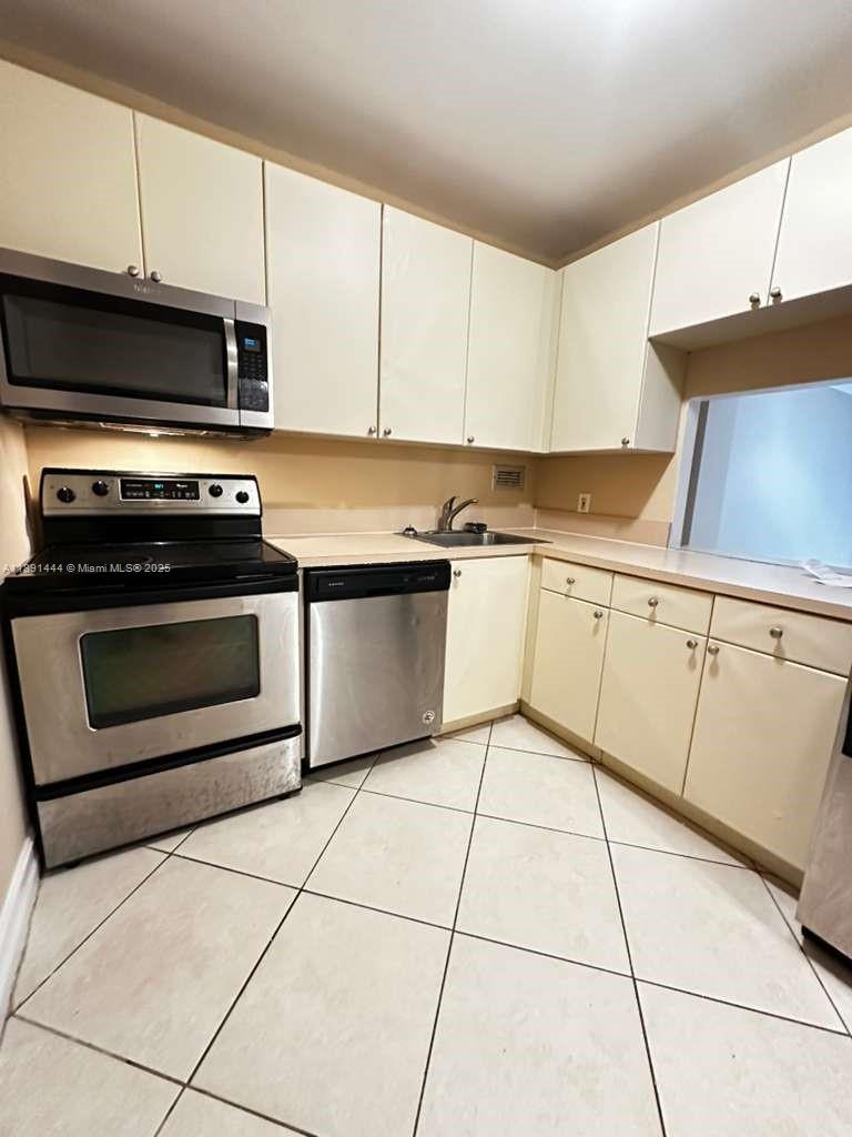 ISLAND PLACE AT NORTH BAY - Residential Lease