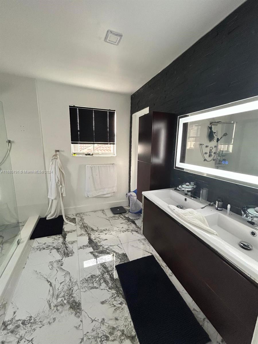 FOREST LAKES HOMES - Residential Lease