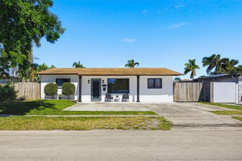 Photo of 7511 Taylor St, Hollywood, FL 33024 (MLS # A11906768)