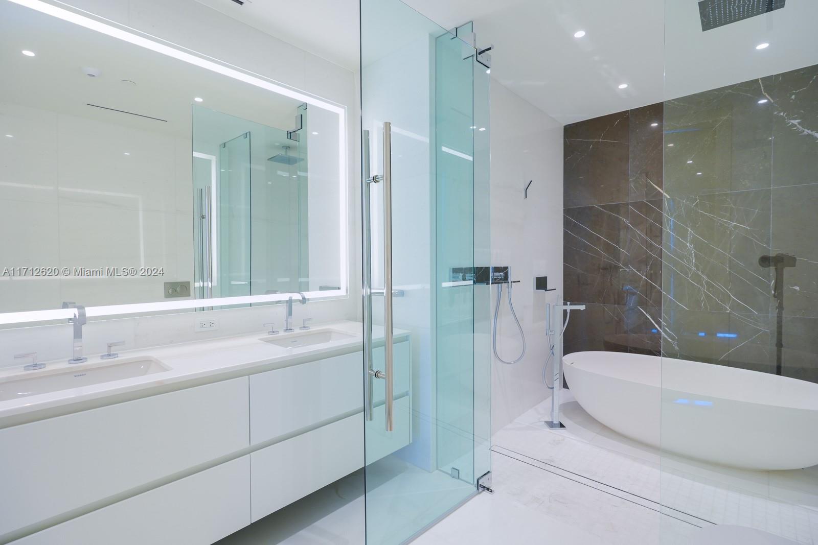 ASTON MARTIN RESIDENCES - Residential