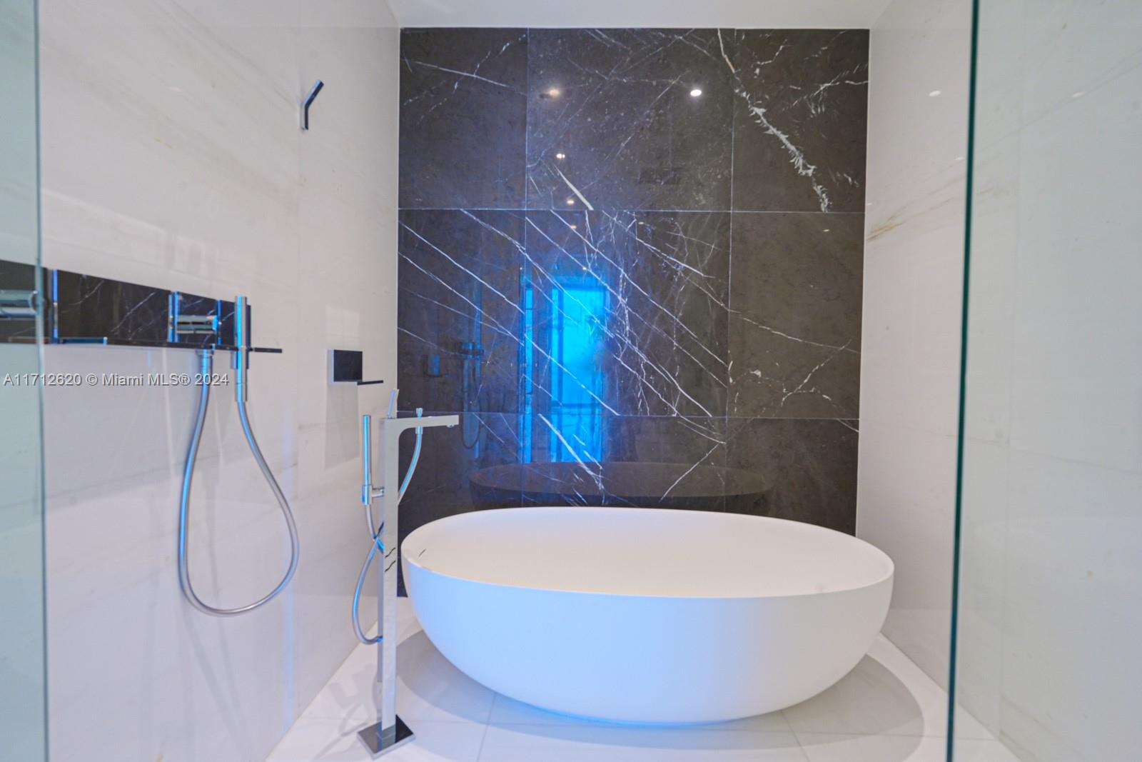 ASTON MARTIN RESIDENCES - Residential