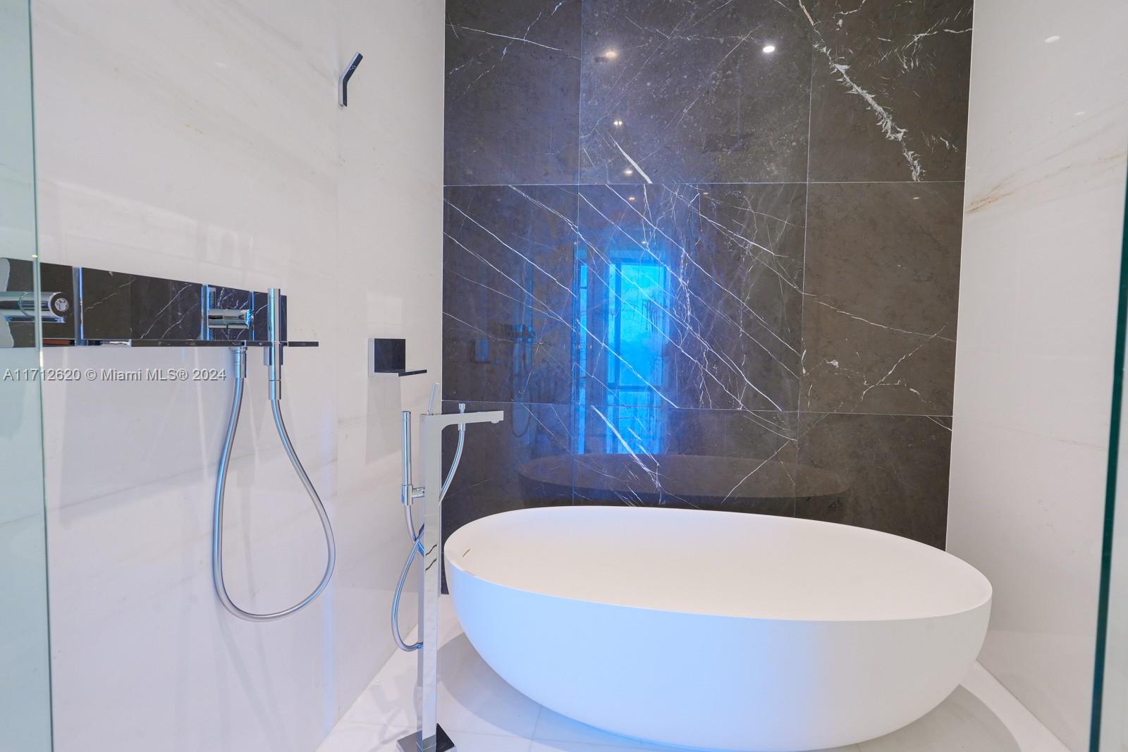 ASTON MARTIN RESIDENCES - Residential