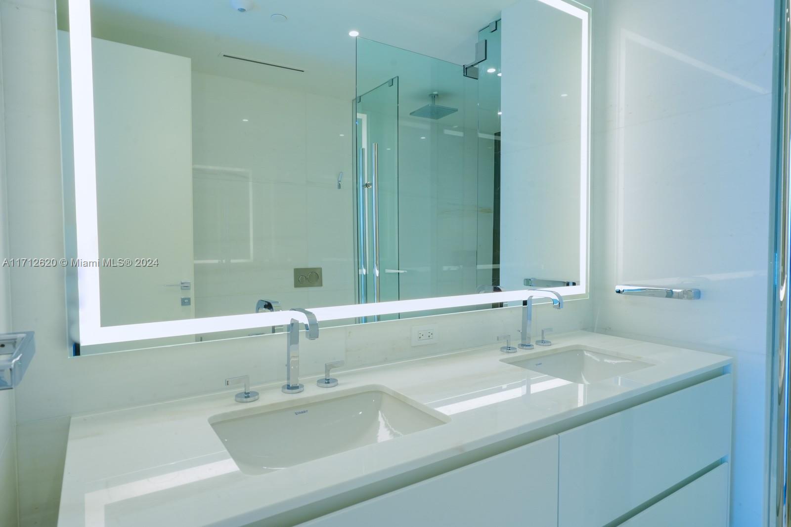 ASTON MARTIN RESIDENCES - Residential