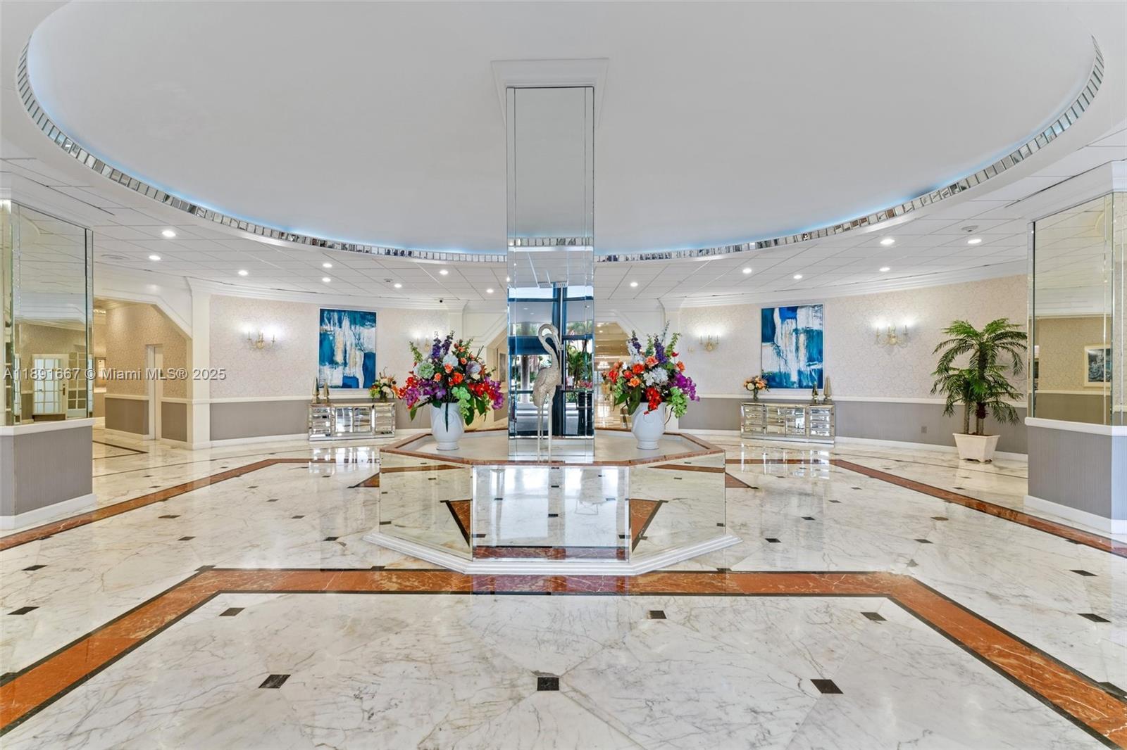 HALLMARK OF HOLLYWOOD CON - Residential