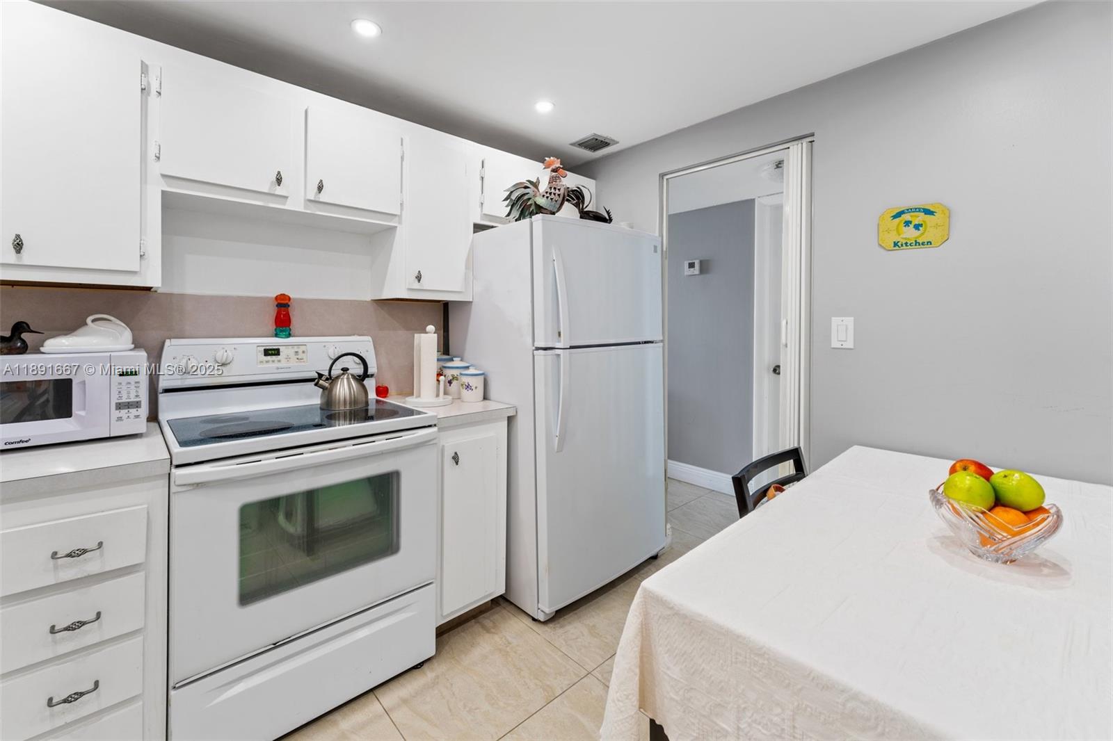 HALLMARK OF HOLLYWOOD CON - Residential
