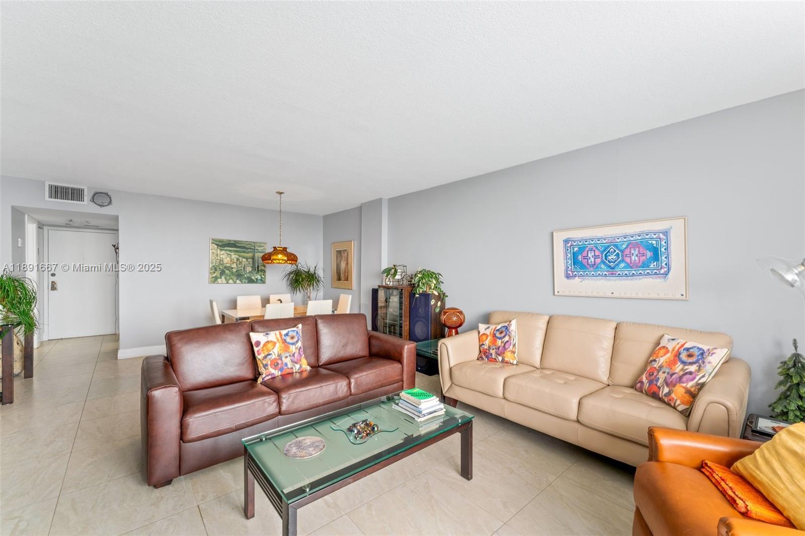 HALLMARK OF HOLLYWOOD CON - Residential