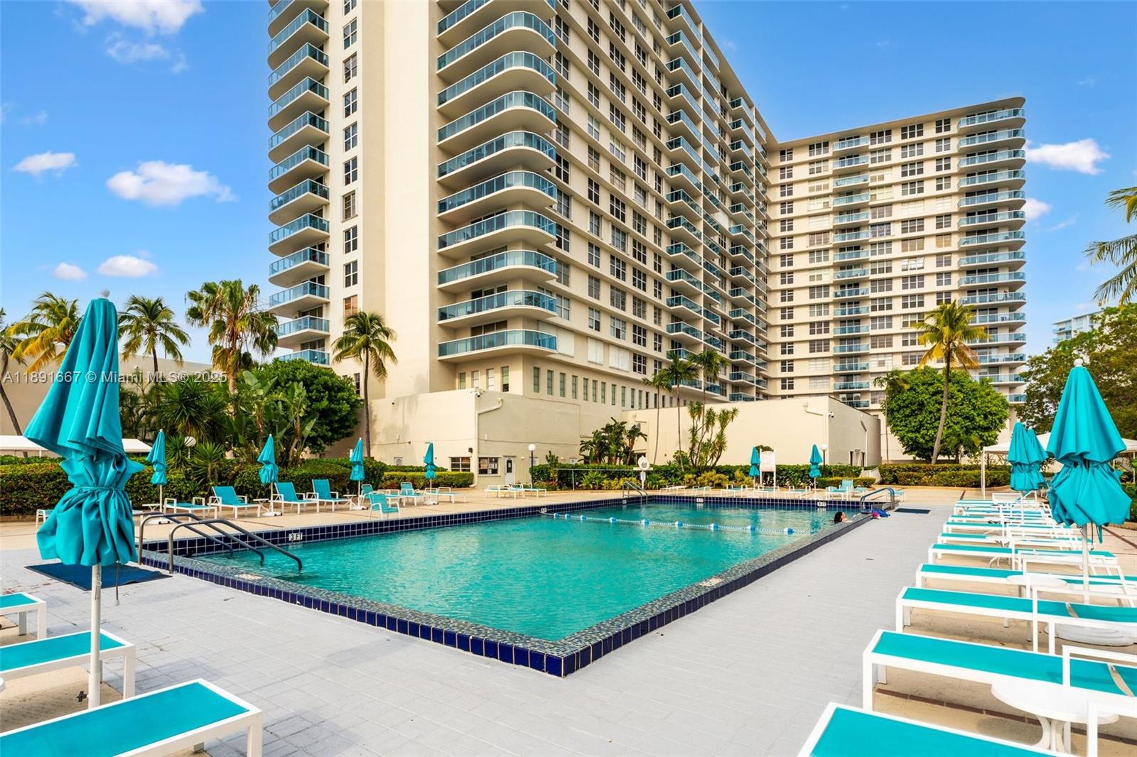 HALLMARK OF HOLLYWOOD CON - Residential