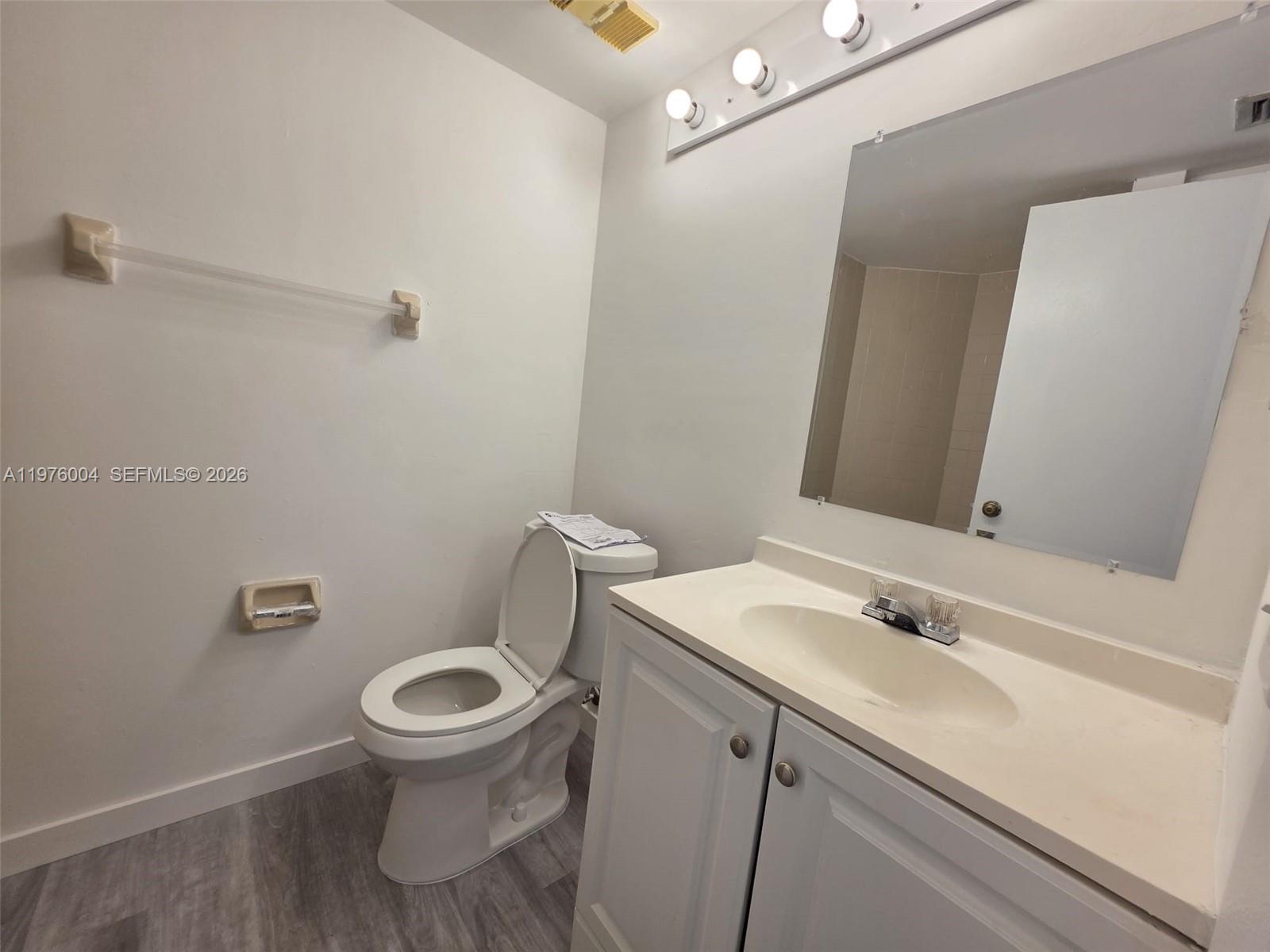 210 Lake Pointe Dr 304